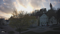 Náměstí, Hrad a Trůba