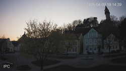 Náměstí, Hrad a Trůba