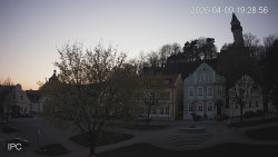 Náměstí, Hrad a Trůba