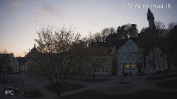 Náměstí, Hrad a Trůba