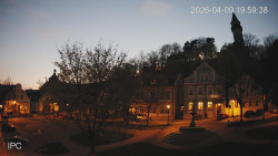 Náměstí, Hrad a Trůba