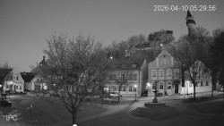 Náměstí, Hrad a Trůba