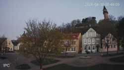 Náměstí, Hrad a Trůba