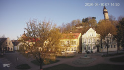 Náměstí, Hrad a Trůba