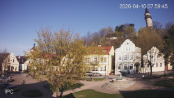 Náměstí, Hrad a Trůba