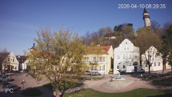 Náměstí, Hrad a Trůba