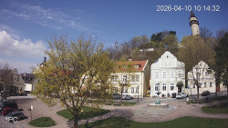 Náměstí, Hrad a Trůba