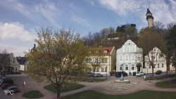 Náměstí, Hrad a Trůba