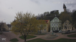 Náměstí, Hrad a Trůba