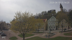 Náměstí, Hrad a Trůba