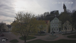 Náměstí, Hrad a Trůba