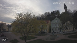 Náměstí, Hrad a Trůba