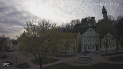 Náměstí, Hrad a Trůba