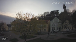 Náměstí, Hrad a Trůba