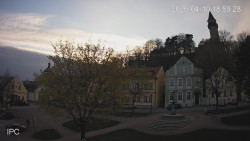 Náměstí, Hrad a Trůba