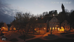 Náměstí, Hrad a Trůba