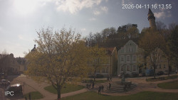 Náměstí, Hrad a Trůba