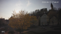 Náměstí, Hrad a Trůba