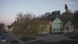 Náměstí, Hrad a Trůba