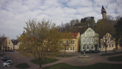 Náměstí, Hrad a Trůba