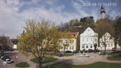 Náměstí, Hrad a Trůba