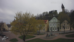 Náměstí, Hrad a Trůba