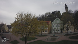 Náměstí, Hrad a Trůba