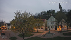 Náměstí, Hrad a Trůba