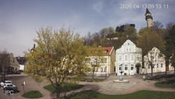 Náměstí, Hrad a Trůba