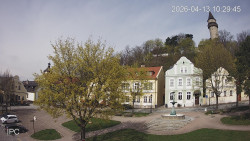 Náměstí, Hrad a Trůba