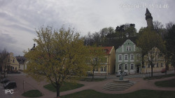 Náměstí, Hrad a Trůba