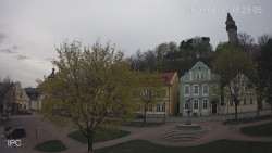 Náměstí, Hrad a Trůba