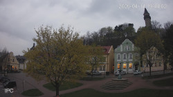 Náměstí, Hrad a Trůba