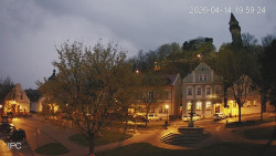 Náměstí, Hrad a Trůba