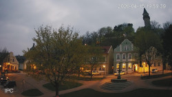 Náměstí, Hrad a Trůba