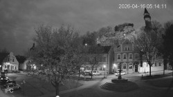 Náměstí, Hrad a Trůba