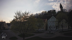 Náměstí, Hrad a Trůba