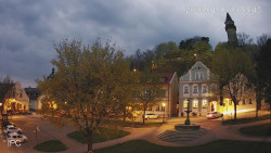 Náměstí, Hrad a Trůba