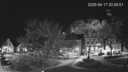 Náměstí, Hrad a Trůba