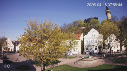 Náměstí, Hrad a Trůba