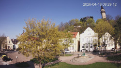 Náměstí, Hrad a Trůba