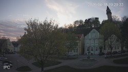 Náměstí, Hrad a Trůba