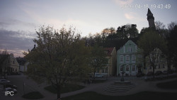 Náměstí, Hrad a Trůba