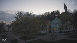 Náměstí, Hrad a Trůba