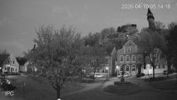 Náměstí, Hrad a Trůba