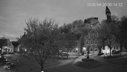 Náměstí, Hrad a Trůba