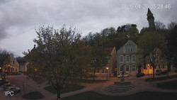 Náměstí, Hrad a Trůba