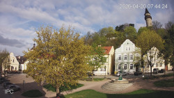 Náměstí, Hrad a Trůba