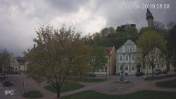 Náměstí, Hrad a Trůba