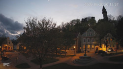 Náměstí, Hrad a Trůba